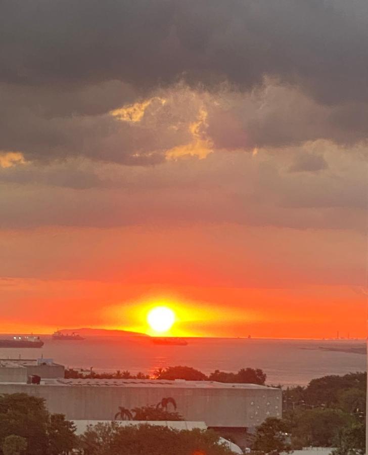Le 10 The Radiance Manila Bay Aparthotel Pasay Bagian luar foto